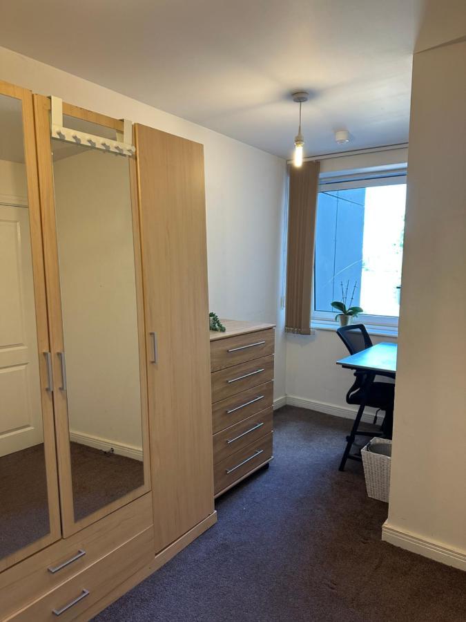 New Build 2 Bedroom With 2 Bath In Londra Esterno foto