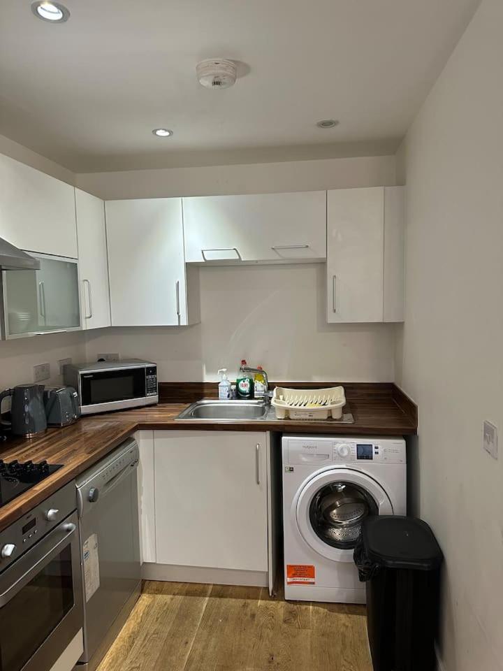New Build 2 Bedroom With 2 Bath In Londra Esterno foto
