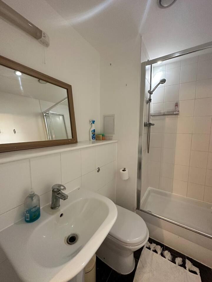New Build 2 Bedroom With 2 Bath In Londra Esterno foto