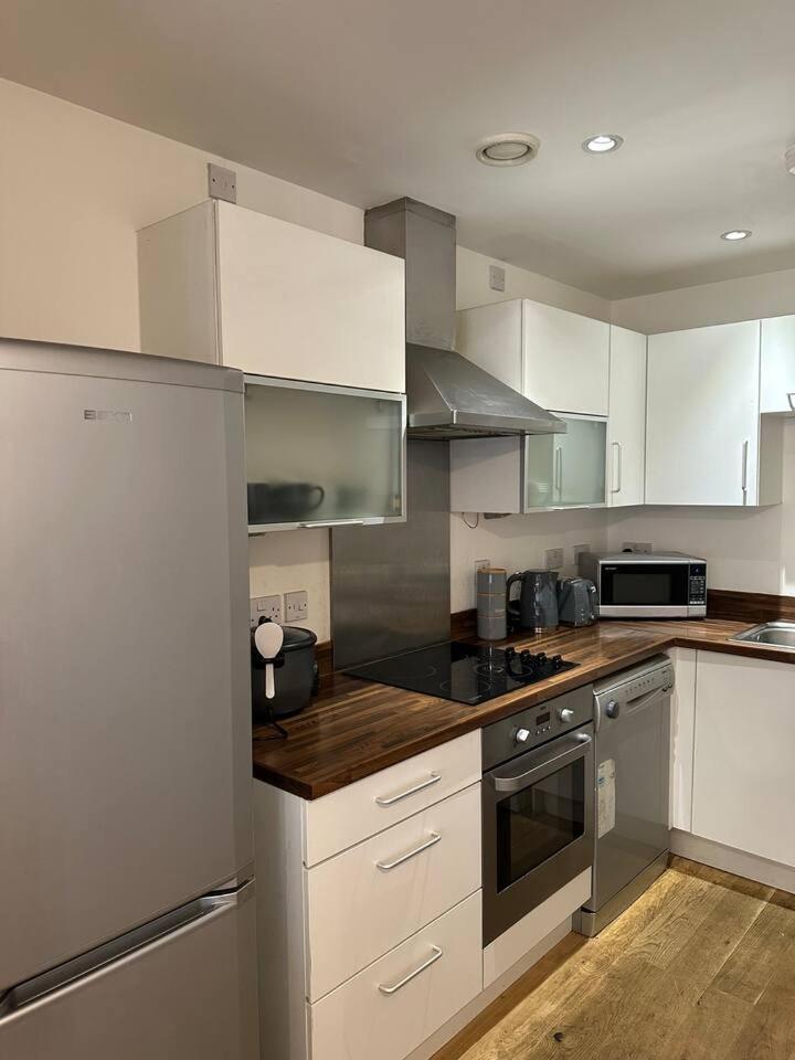 New Build 2 Bedroom With 2 Bath In Londra Esterno foto