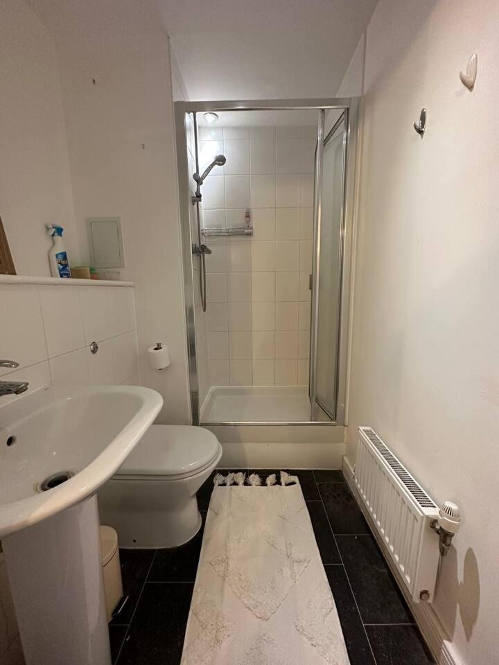 New Build 2 Bedroom With 2 Bath In Londra Esterno foto
